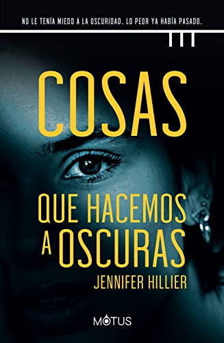 Portada de Cosas que hacemos a oscuras No le tenía miedo a la oscuridad. Lo peor ya había pasado.