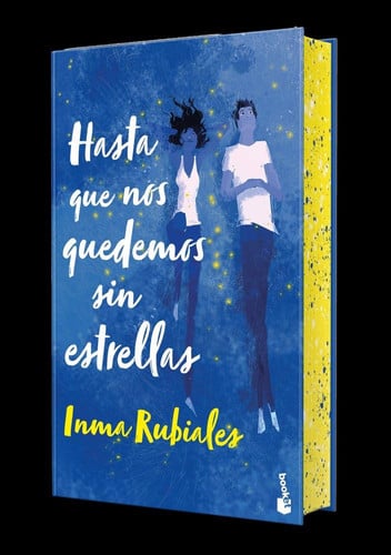 Portada de Hasta que nos quedemos sin estrellas. Edición de bolsillo con cantos decorados
